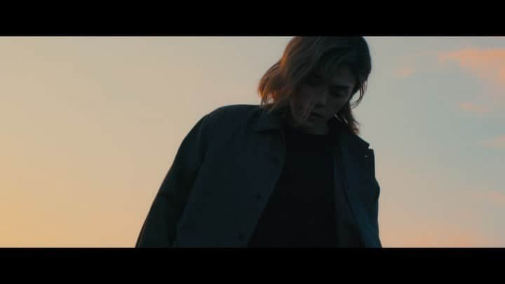ROUのインスタグラム：「⚡️「Pain & Praise」full MV⚡️  新曲「Pain & Praise」配信スタート‼︎ https://nex-tone.link/93582 New digital single “Pain & Praise"now out!!  「Pain & Praise」 Sound Produced by ROU Music by ROU Mixed by Daisuke "GURI" Kashimoto Mastered by Wax Alchemy Artwork by NANON  「Pain & Praise」MV Production : FINDOUT Producer : Keita Sugai Director : Taichi Watanabe Cinematographer : Ryuji Kainuma Lithing Assistant : Shota Shimizu, Riki Yasuno Colorlist : Riki Yasuno Stylist :Shinya  Watanabe Hair Make：Eriko Mori」
