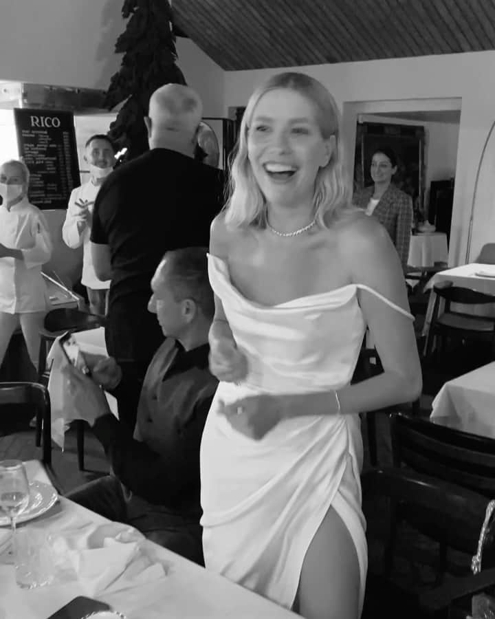 エレナ・ペルミノヴァのインスタグラム：「Благодарю всех своих друзей и вас, дорогие мои подписчики за такие тёплые пожелания ❤️🎂  Thank u all for your sweet wishes, u made my day!」