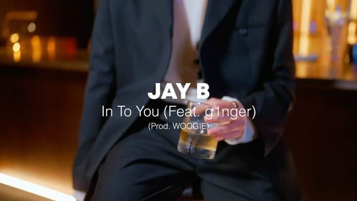 JBのインスタグラム：「In to you (feat.g1nger)라이브🌊🌊🌊 ㅤ #JAYB #InToYou #WOOGIE #g1nger  #ESQUIREKOREA #에스콰이어 #H1GHRMUSIC #하이어뮤직」