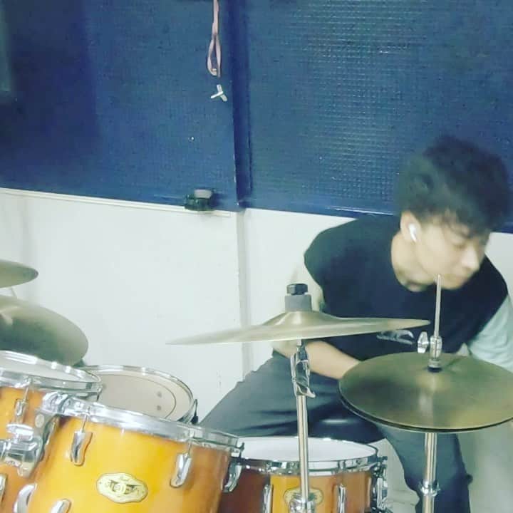 宇山賢のインスタグラム：「久々ドラム練習 開会式ピクトグラム風にしてみました🎧 またちょこちょこやっていきます🙃 #ドラム #ピクトグラム #スタジオ #趣味活 #drum #pictogram」
