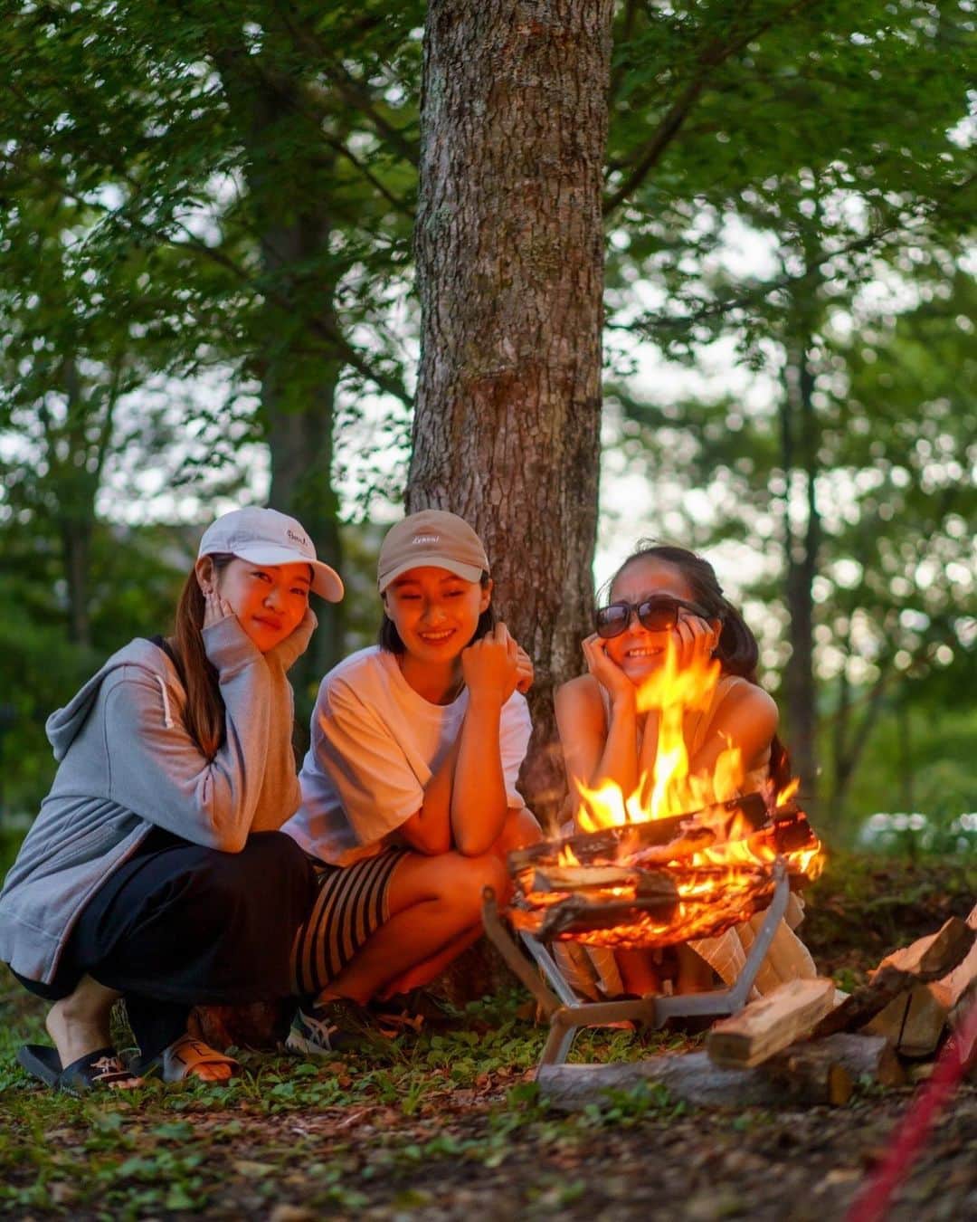西野沙瑛さんのインスタグラム写真 - (西野沙瑛Instagram)「楽しかったキャンプ写真🏕 @yoppa408 さんに撮ってもらったからめっちゃ綺麗🥺❤️  3枚目は湖の上でインスタライブしてる様子😂  #キャンプ #キャンプコーデ #キャンプ飯 #湖畔キャンプ  #キャンプ初心者 #キャンプ場 #夫婦キャンプ #夫婦生活 #新婚夫婦 #都内暮らし #キャンプ初心者」9月2日 19時11分 - sae_golf