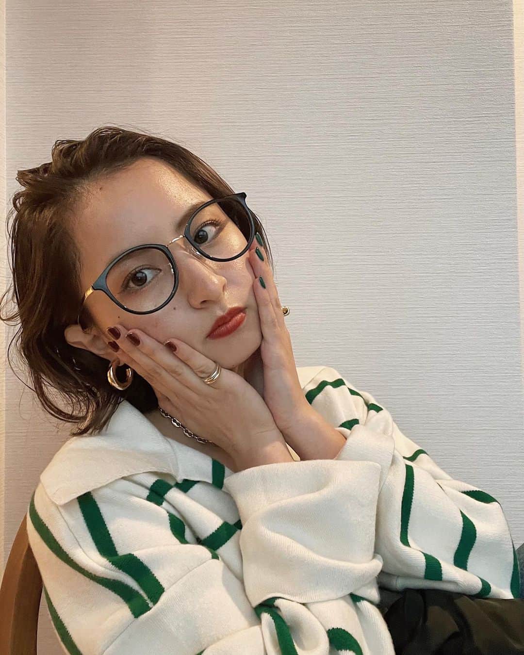 Julia Castroさんのインスタグラム写真 - (Julia CastroInstagram)「🐊🐍🦎🐢🦖 . #autumn #fall #fallfashion  #selfie #acessorios  #秋服 #秋 #緑 #秋カラー #緑色 #julifashion」9月2日 19時55分 - julia.c.0209