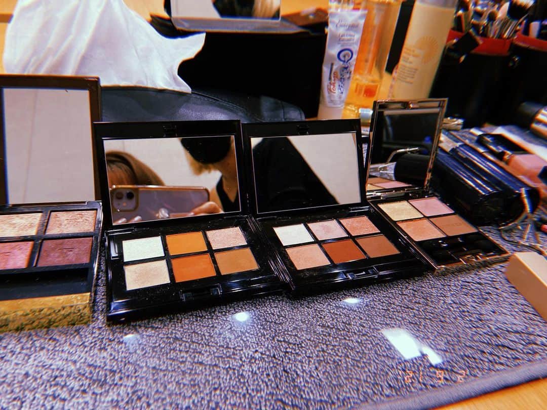 中川絵美里さんのインスタグラム写真 - (中川絵美里Instagram)「💄 @yukiishioka さんの秋メイク。 ADDICTIONのパレットが可愛いです😂 #makeup#eyeshadow#addiction」9月2日 20時09分 - emiri_nakagawa