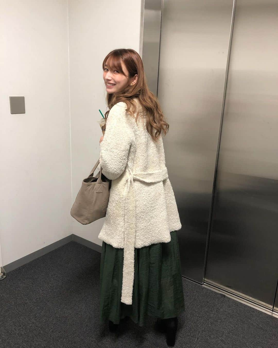 後藤真希さんのインスタグラム写真 - (後藤真希Instagram)「今日の寒さにビックリしてモコモコ着ちゃいましたよ💦  スタジオは暖房付けていてくれてぬくぬくでした♪」9月2日 21時09分 - goto_maki923