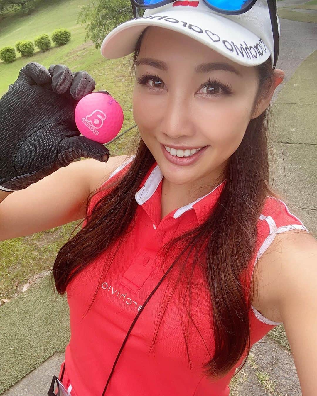 のインスタグラム：「アルチビオボール @archivio.official_online   来週はアルチビオでYouTube撮影☺️ 楽しみだー❤️  アルチビオボール使えないとかいっといて後のこり一つ🥺  OBとイケポチャばかりする自分を恨む😱  #golfgirl #golf #golfing #instagolf #golfswing #golffashion#golfstagram #golfwear  #ゴルフ好き #ゴルフ初心者 #ゴルフ練習 #ゴルフ女子 #ゴルフ男子 #ゴルフ上手くなりたい #ゴルフ好きと繋がりたい#ゴルフウェアー  #ゴルフスイング #골프 #エンジョイゴルフ#ゴルフコーデ #スポーツ女子 #archivio #アルチビオ」