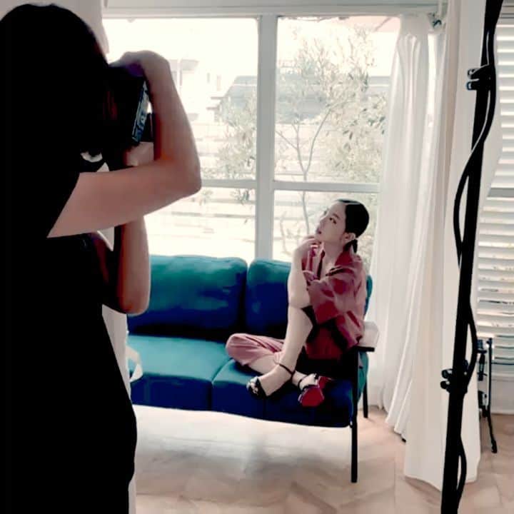 のインスタグラム：「YouTube！  いつもゲリラなのに観にきてくれてありがとうございます！  今更ですが、細やかながら1周年記念！！！  9月5日(日)17時から雑談生配信します🥳  顔出しの実写です😭  よければコメントしにきてください。  1周年ありがとう乾杯します！！！  飲み物用意して観にきてくださいね🍻  #安済知佳心機一転」