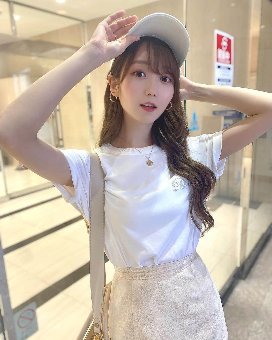 大谷映美里さんのインスタグラム写真 - (大谷映美里Instagram)「Dior Tシャツ🥺可愛ぃ‥ ㅤㅤㅤㅤㅤㅤㅤㅤㅤㅤㅤㅤㅤ 指原さんがメンバー全員分プレゼントして下さったんです。 勿体無くてなかなか着られなかったんですが、ついに！♡ ㅤㅤㅤㅤㅤㅤㅤㅤㅤㅤㅤㅤㅤ 後ろはトランプ柄になっててカワイイの。🃏(撮り忘れ) 指原さん、素敵なプレゼントを有難うございます！」9月2日 21時46分 - otani_emiri