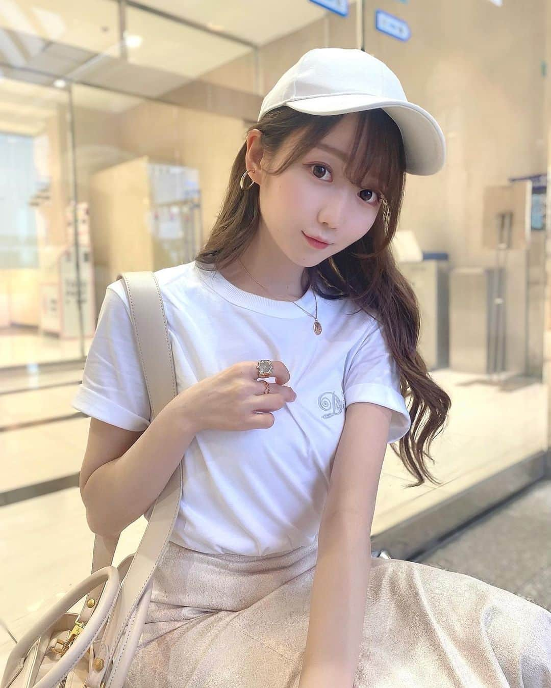 大谷映美里さんのインスタグラム写真 - (大谷映美里Instagram)「Dior Tシャツ🥺可愛ぃ‥ ㅤㅤㅤㅤㅤㅤㅤㅤㅤㅤㅤㅤㅤ 指原さんがメンバー全員分プレゼントして下さったんです。 勿体無くてなかなか着られなかったんですが、ついに！♡ ㅤㅤㅤㅤㅤㅤㅤㅤㅤㅤㅤㅤㅤ 後ろはトランプ柄になっててカワイイの。🃏(撮り忘れ) 指原さん、素敵なプレゼントを有難うございます！」9月2日 21時46分 - otani_emiri