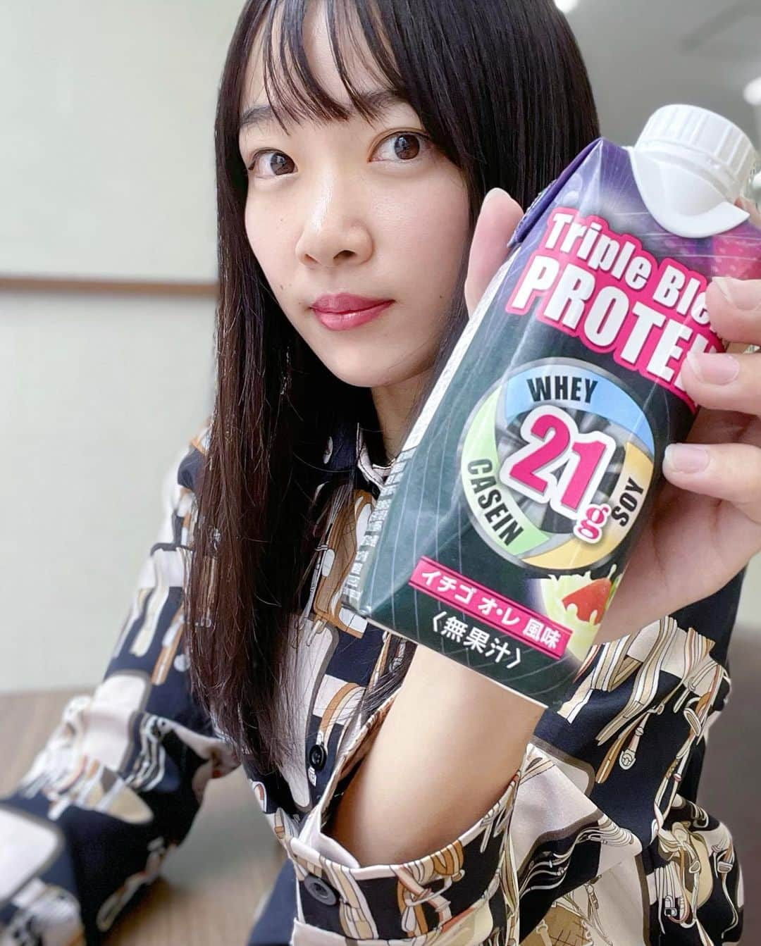 藍沢梨夏さんのインスタグラム写真 - (藍沢梨夏Instagram)「日々、水のようにプロテインを飲んでる梨夏です🥤  最近はTriple Blend PROTEINにめちゃくちゃハマってます😘💋  ナチュラルローソンに置いてあるよーん🐈  ４枚目の写真は"おまけ"です㊙️㊙️㊙️  I just can't quit drinking protein🔥🔥 Drinking protein is my life🍃  #チラリズム #チラリズム探究家 #プロテイン #プロテイン女子 #筋トレ女子 #グラビアアイドル #むちむち #kwaii #japanesegirl #tokyogirl」9月2日 22時02分 - rika.aisawa