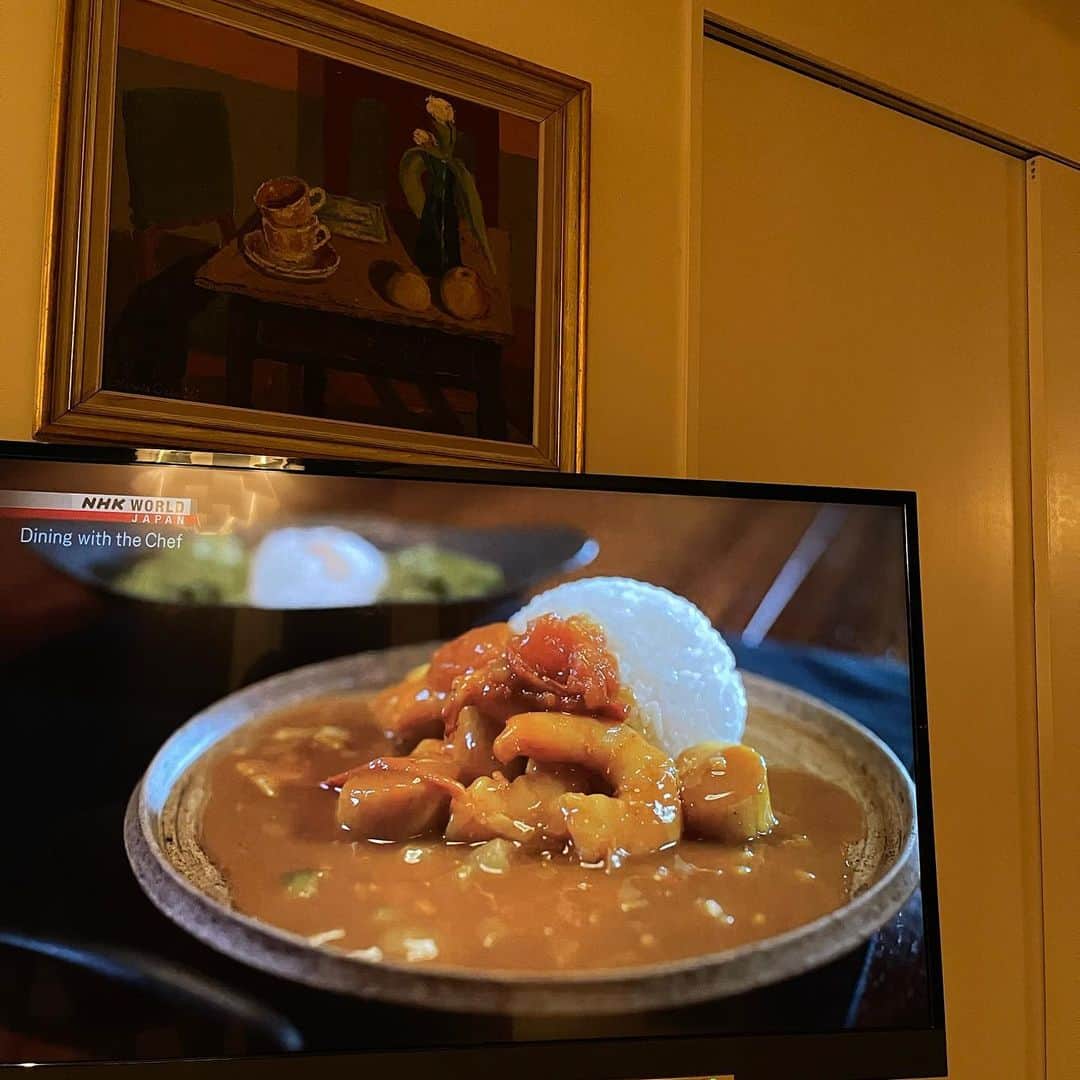 行正り香さんのインスタグラム写真 - (行正り香Instagram)「今週のDinibg with the Chefは、スパイシーカレー。ごぼうもほうれん草のカレーもおすすめです。テーブルセッティングも楽しんでいただけたらいいなあ！ストーリーのリンクけら見ることができます！#rikayukimasa #行正り香 #hope you enjoy #dining with the chef #curry special #nhkworld #link on my story post#」9月2日 22時15分 - rikayukimasa