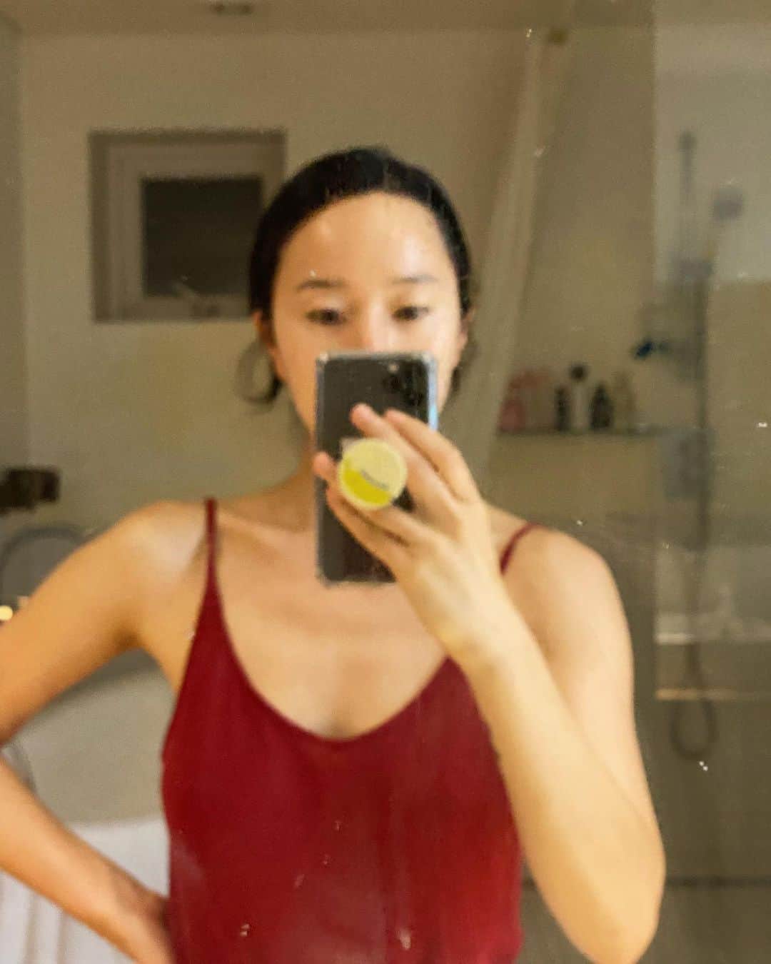 ユン・ジンソさんのインスタグラム写真 - (ユン・ジンソInstagram)「거울 좀 닦아야겠다. 셀카를 못찍겠네.」9月2日 23時46分 - augustjin