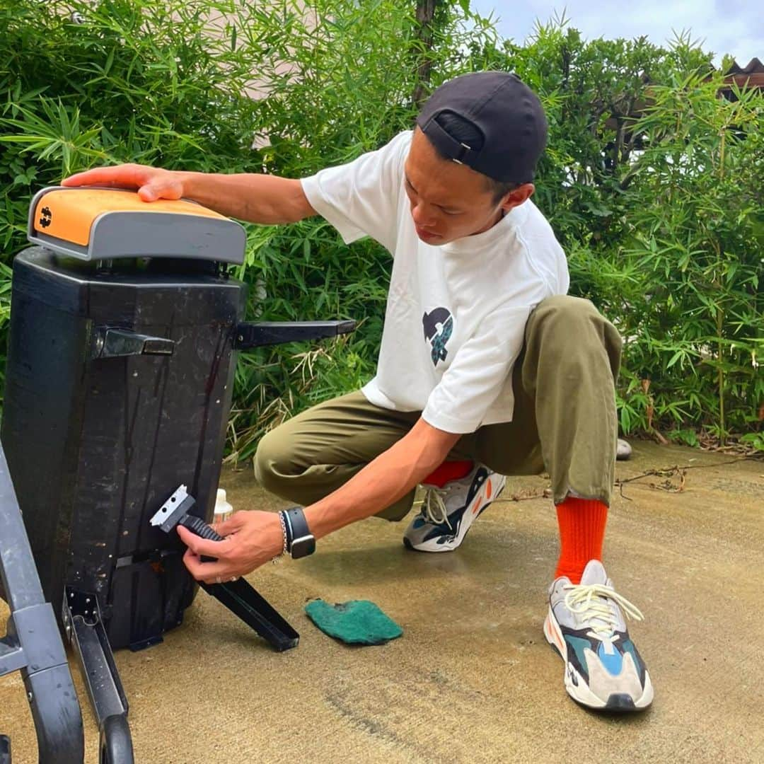 竹内択さんのインスタグラム写真 - (竹内択Instagram)「Washing my pet🐶🚿  #ainoa #ttselections #yeezy #jwanderson #itoen #伊藤園 #densen #デンセン #soilsupport #siunaussweets #シウナススイーツ #nabco #長野ナブコ #オフィールド ちょいのりレンタカー #bwt #oakley #fruitswax #superfeet #teamtaku #fisskijumping #skijumping #チームtaku #チームタク #スキージャンプ #ttTB #takutakeuchi #竹内択 @teamtakuofficial @oiocha_cp @besserwasser @oakleyjapan @superfeet @fruitwaxofficial」9月2日 23時49分 - taqtakeuchi