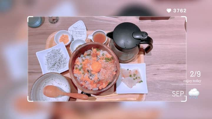段文凝のインスタグラム：「❤︎記録❤︎ ホタテ&サーモンのお茶漬け、トッピングはシラス〜日本に来てから好きになった食べ物ですよ😋 #おいしい #お茶漬け #海鮮」