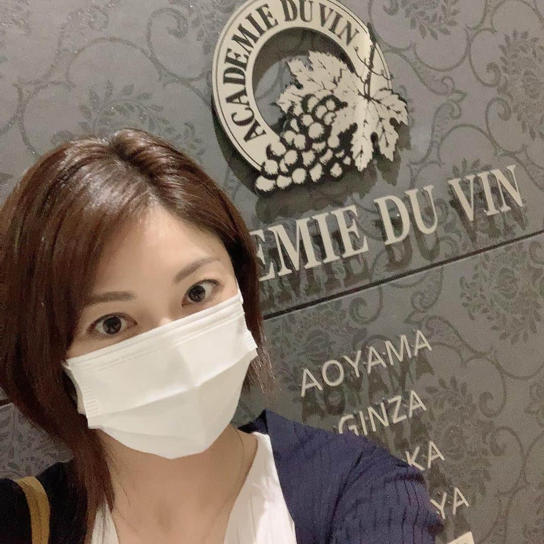 原史奈さんのインスタグラム写真 - (原史奈Instagram)「ワインスクールでのお勉強 後半戦🍷 初めて知ることがたくさんあるから 頭がいつもパンパンになるけど 好きなことを学ぶのはとっても楽しい☺️ #ワインスクール #アカデミーデュバン #academieduvin #wset #ワイン #ワインの勉強 #楽しい #勉強 #原史奈 #ゴルフ #ゴルフレッスン #ゴルフ女子 #ゴルフ大好き #golf #ゴルフウエア #ゴルフコーデ #ゴルフグッズ #ゴルフ動画 #ping #ピン #ping女子 #gle2 #g410 #even #archivio #アルチビオ #cuartounited #instagolf」9月3日 11時00分 - fuminahara