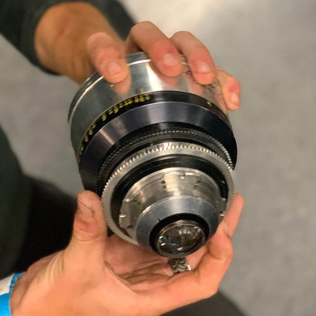 サン・カンのインスタグラム：「Thanks boys for coming to the @shakyshiversofficial camera wrap. Thank you @panavisionofficial for your support and mentorship.」