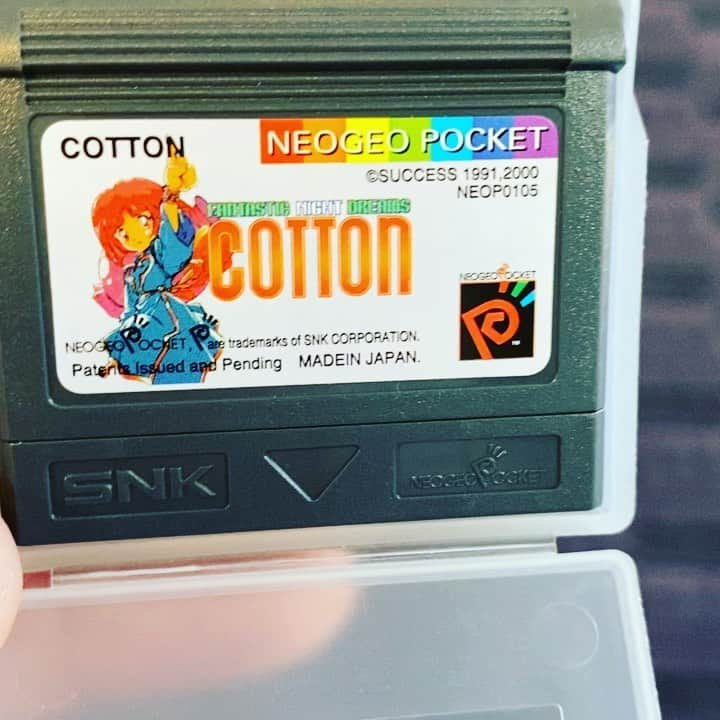 アレン・ジョーンズのインスタグラム：「Retro Styles is alive and well. Neo Geo Pocket Color and the game…..COTTON!」