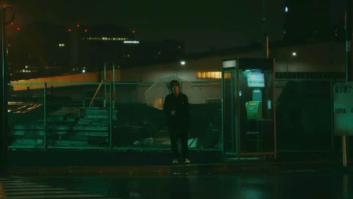 ROUのインスタグラム：「「CLOUD UP - feat. 森心言」  - MV - Director : Riki Yasuno(FINDOUT)(@riki_yasuno )(@find_out_official ) Assistant Camera : Kazuya Nakamura Lighting Director : SimiSho(FINDOUT) Lighting Assistant : Rikuto Yoshikawa(FINDOUT) Production Assistant : Miu Kubotera(FINDOUT) Producer : Keita Sugai(Cyran Inc.) Production : Cyran Inc. Hair Makeup：Sakai(@_chapanese_ )  - sound credit - Arrangement,Sound Produced by ROU Music by ROU(@rou_xx_ ) Lyrics by ROU/森心言(@shingenmori ) Guitar by Tamotsu Kondo(@tamo_guitar ) Bass by Sasaki Ryota(@ryotasasaki_ba ) Keys by Sho Asano(@shoasano ) Mixed by Daisuke"GURI"Kashimoto(@guriksmt ) Mastered by Wax Alchemy(@waxalchemy ) Artwork by NANON(@nanonoff )  nex-tone.link/A00089011  NEW SINGLE “CLOUD UP - feat. Shingen Mori" NOW OUT!!」