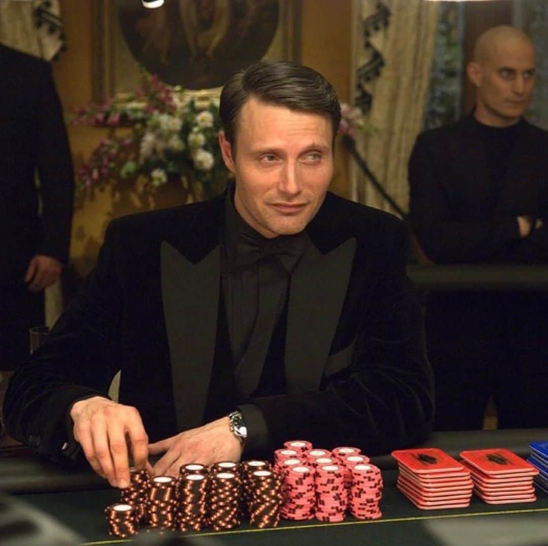マッツ・ミケルセンのインスタグラム：「Tag the best poker player you know… Hint.. Tag me 😏♥️♠️」