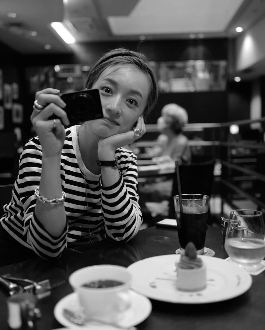 高山都さんのインスタグラム写真 - (高山都Instagram)「マンレイ見てケーキ食べて、雨の木曜日。(鰻も食べた) おやすみ満喫した✌️ #最近のみやこさん」9月3日 8時31分 - miyare38