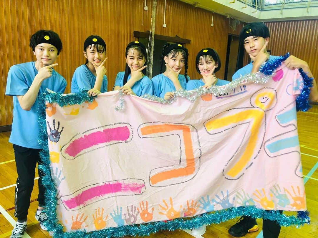 ニコ☆プチさんのインスタグラム写真 - (ニコ☆プチInstagram)「💙💎💧🧊🎽  スカイスマイルチーム💙  ヘアバンドはにこちゃんでおそろい☺︎💎☁️  笑顔で引っ張るリーダーコハナ、 優しすぎるお兄ちゃんズ、 自由な小6妹たちの活やくはぜひ誌面で🐬💙💠  #有坂心花 #飯尾夢奏 #川口莉奈 #竹下優名 #冨士原生 #本田旬  #スマイルチーム #最後のお兄ちゃんズに注目😂😂」9月3日 20時01分 - nicopuchi_official