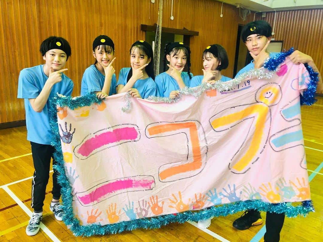 ニコ☆プチさんのインスタグラム写真 - (ニコ☆プチInstagram)「💙💎💧🧊🎽  スカイスマイルチーム💙  ヘアバンドはにこちゃんでおそろい☺︎💎☁️  笑顔で引っ張るリーダーコハナ、 優しすぎるお兄ちゃんズ、 自由な小6妹たちの活やくはぜひ誌面で🐬💙💠  #有坂心花 #飯尾夢奏 #川口莉奈 #竹下優名 #冨士原生 #本田旬  #スマイルチーム #最後のお兄ちゃんズに注目😂😂」9月3日 20時01分 - nicopuchi_official