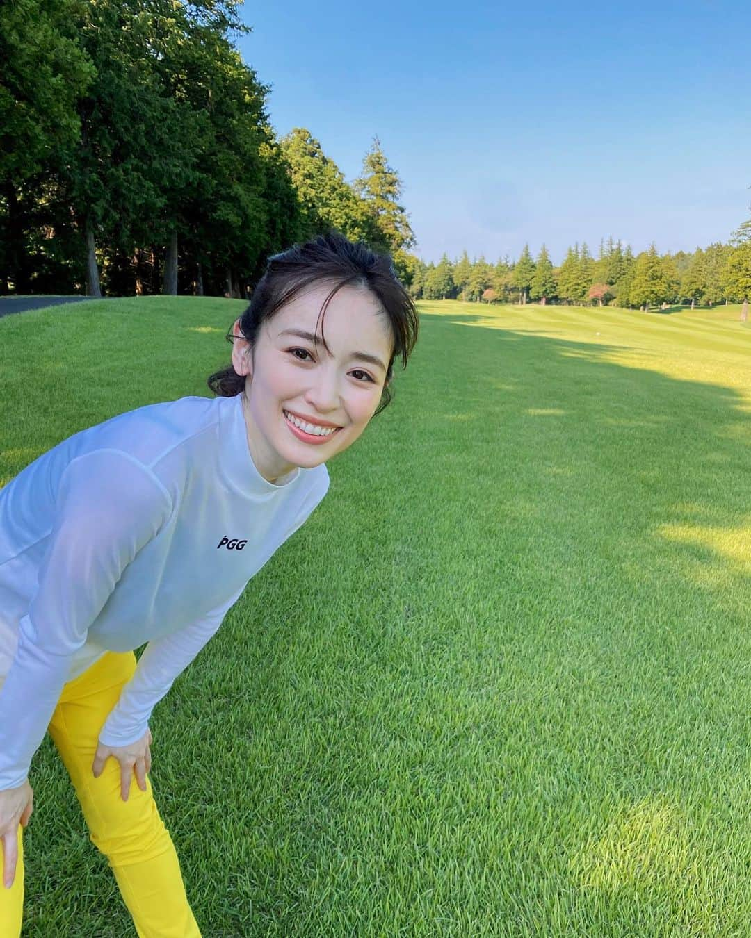 泉里香さんのインスタグラム写真 - (泉里香Instagram)「Oggi Golf始めます！⛳️ Oggiでゴルフ場に行ってきました〜🌳 緑が綺麗で癒される。  初心者なのでこの日はコースを歩いただけ。 わたしはまず練習場からです🏌️‍♀️🔰 #ゴルフ初心者#GOLF#oggi#oggigolf」9月3日 20時02分 - rika_izumi_