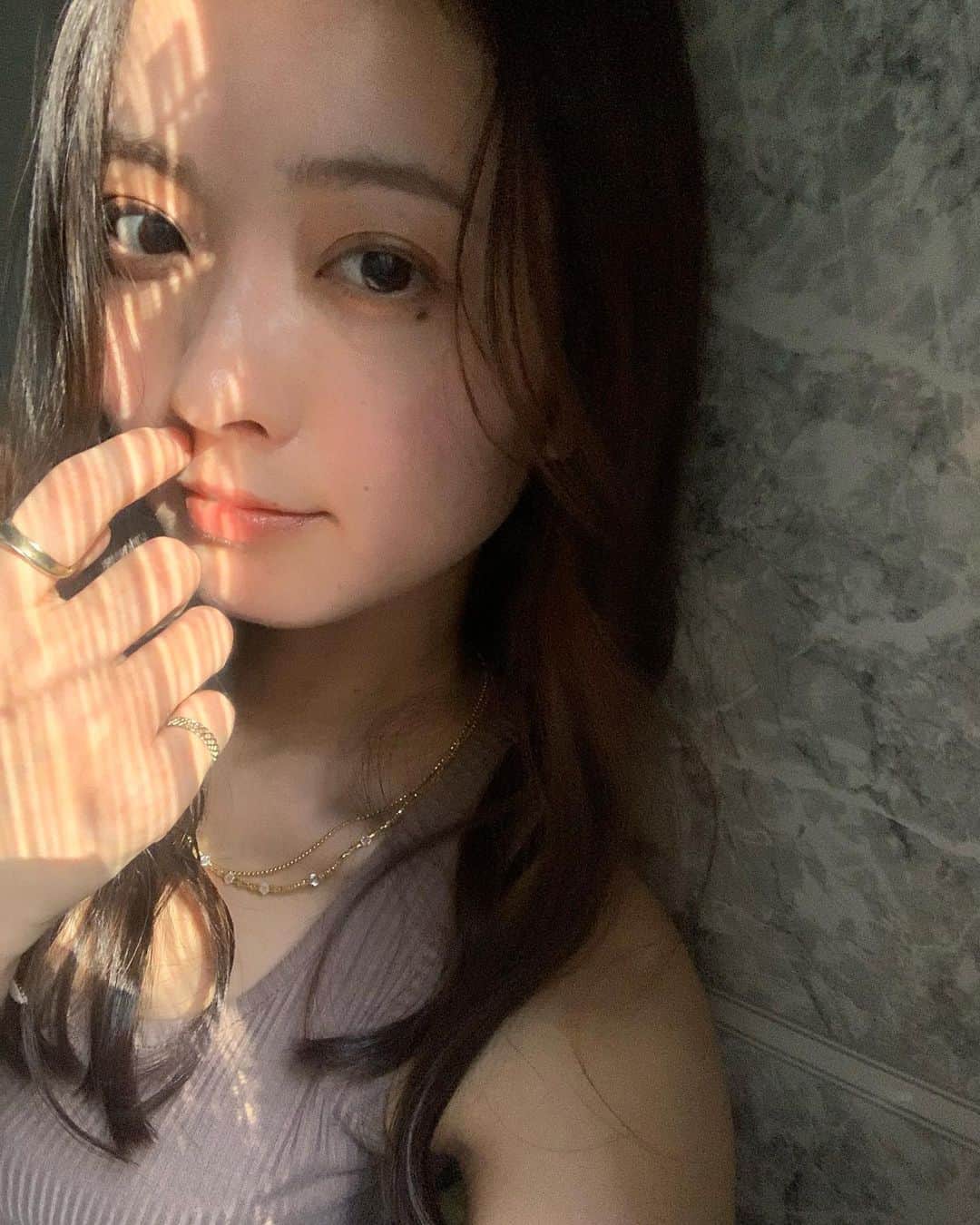川瀬莉子さんのインスタグラム写真 - (川瀬莉子Instagram)「. 最近、なかなか見つからなかったリップの色違い2本目を手に入れたので付けるの楽しい🥰 普段マスクだけど1人で気分上がってる😷  #selfie#セルフィー#ヘアメイク」9月3日 20時30分 - kawase_riko_official