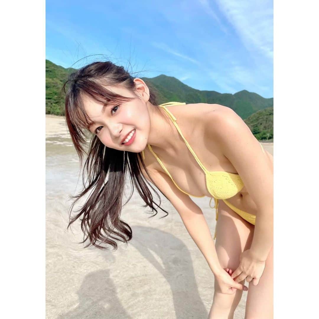 吉澤遥奈のインスタグラム：「プラススペシャルチェックしてくれましたか？☺︎☺︎☺︎  また本日9月3日発売「週刊プレイボーイ」集英社に登場しています☺︎ アンケートぜひ✨ #japanesgirl#pants#glam#model#fashion#straight#黒髪ロング#グラビア#内衣#モデル#女優#日本的#健康美#glam#週プレ」