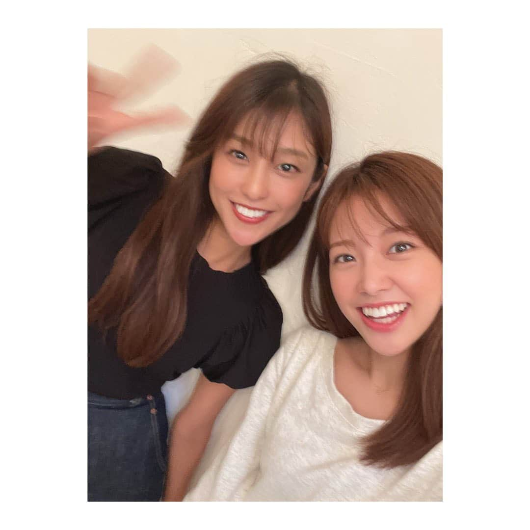 岡副麻希さんのインスタグラム写真 - (岡副麻希Instagram)「. きんようび〜🌈🎈 今週もお疲れさまでした！ 唐突インスタライブもありがとうございました😚 ⁡ 実はプライベートでも 仲良くしてくれてるえみりちゃん👼🏻❣️ ほんとーーーにありがとううう 一方的にだいすきです。笑 ⁡ ⁡ #セントフォース #ほぼほぼ同期😆 ⁡ ⁡ 質問いただいた⁡お洋服はタグ付けしてます♡」9月3日 20時48分 - maki_okazoe_official