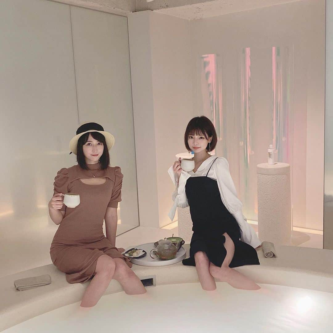 米倉みゆさんのインスタグラム写真 - (米倉みゆInstagram)「りらたんと足湯カフェ☕*° . 新宿のYUBUNE-tokyo-（ユブネ） @yubune_tokyo  この日は雨で、貸切でした . お茶もお茶菓子も美味しかった～🥰りらたん素敵なところに連れてきてくれてありがとう！ . . . . . . . #もぐもぐする米倉  #足湯カフェ #足湯 #新宿 #新宿カフェ #新宿三丁目 #新宿三丁目カフェ #新宿グルメ #新宿御苑 #新宿三丁目グルメ #カフェ #カフェ巡り #東京カフェ #インスタ映えスポット #インスタ映えカフェ  #可愛いカフェ #かわいい #可愛い女の子 #cafe #japan #japanese #japanesegirl #japantravel #asiangirls #girl #love #instagood #fashion #footbath #japanphoto」9月3日 12時44分 - yone__miyu630