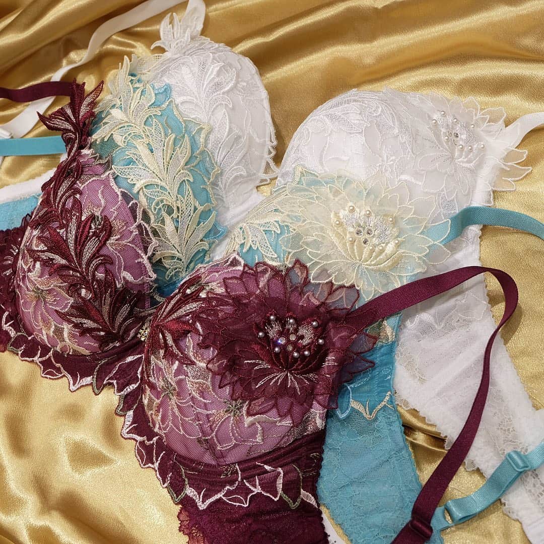 【Salute】スリップ　レース　セクシー　美品 Salute】スリップレースセクシー美品
