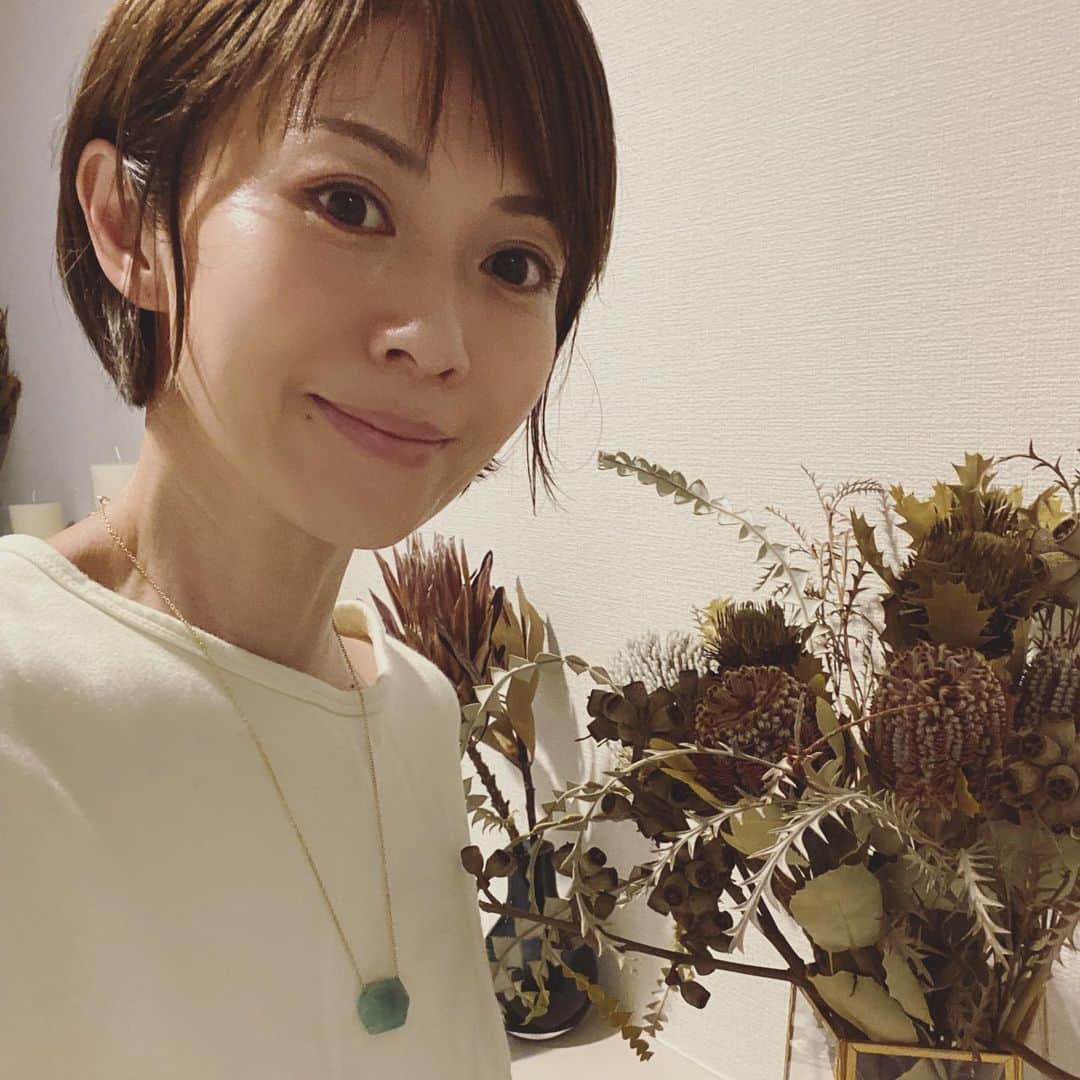 畑野ひろ子のインスタグラム：「@naokookusa さんプロデュースのパワーストーンネックレス。 今日は、スウェットに。秋冬も使いやすい長さ🥰」