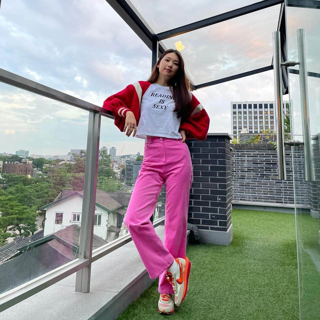 キム・ジンギョンさんのインスタグラム写真 - (キム・ジンギョンInstagram)「Happy Friday 😎🤟🏻♥️💖#clotsacaithepeople」9月3日 15時01分 - jinkyung3_3