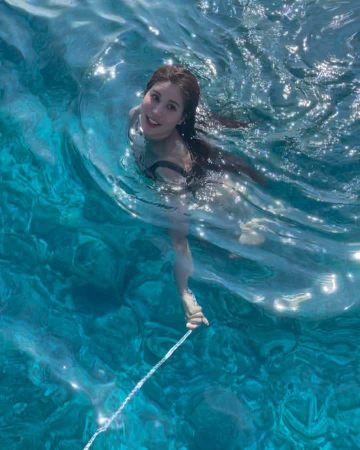 のインスタグラム：「生きるか映えるか🥺 #泳げない笑」