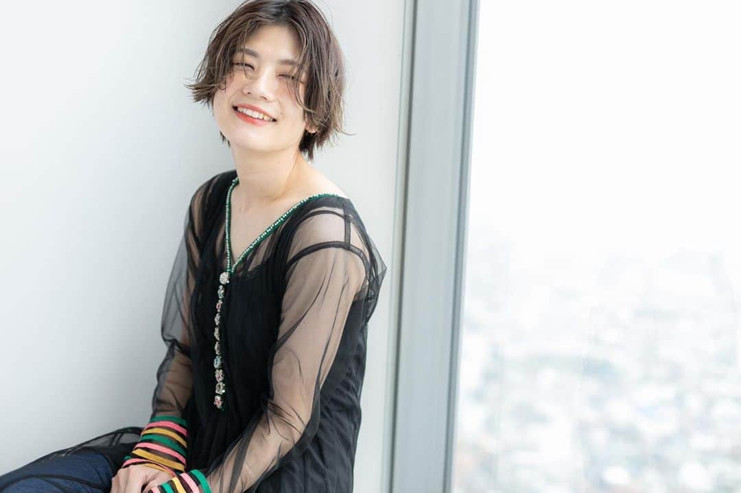 石川瑠利子のインスタグラム：「. . ご報告💫 お世話になった事務所HOLIDAYを円満退所させて頂き、フリーランスとなりました😊 . これからも色々なことに挑戦して頑張っていきたいと思っているので、応援してくださると嬉しいです🙏🏻❤️ . . お仕事のお話も、お気軽にご相談ください🥰 . . 石川瑠利子」