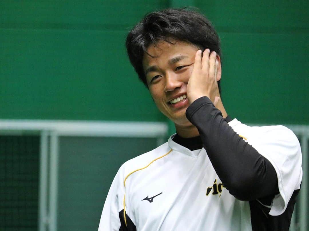 のインスタグラム：「今日からは甲子園で巨人との3連戦です‼︎ 試合前練習の様子です！  #髙橋遥人 選手 #おかえりなさい ✨ #藤浪晋太郎 選手 #原口文仁 選手 #岩崎優 選手　 #小川一平 選手 #阪神タイガース #挑超頂」