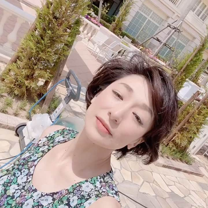 松本まりなのインスタグラム：「夏も終わりみたいね🤔 このムービー出すの忘れてた😩 出すの忘れてるのなんだか 探すと有るな🤔 今回の私のYouTubeは😆 現役32年レジェンド男優 田淵正浩サンとコラボだよー YouTube登録🔔してねー❤️」