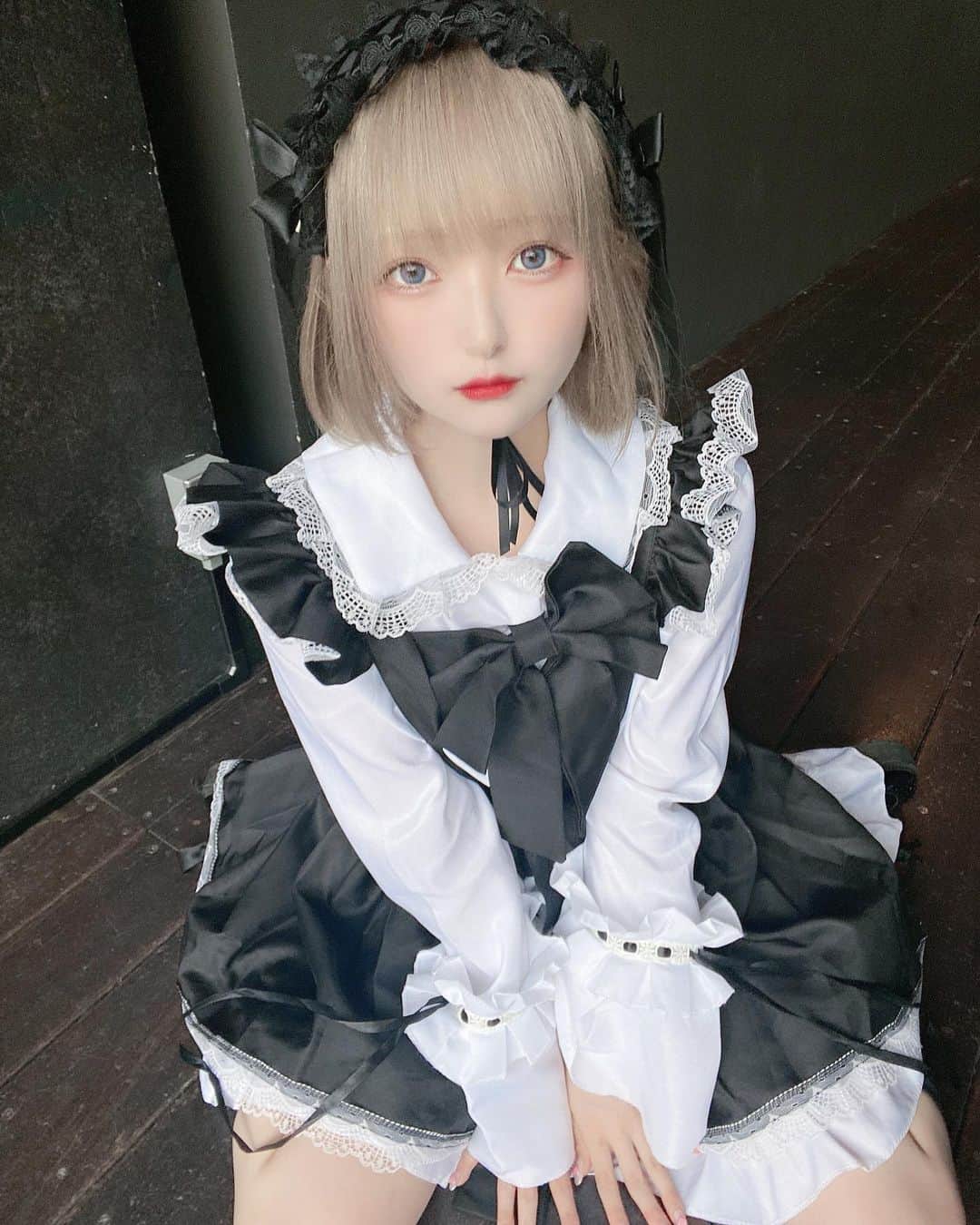 ねこあれのインスタグラム：「好きなやつʚ♡⃛ɞ  ･  #カラコン  #派手髪女子  #量産型コーデ  #地雷女  #コスプレ女子  #ピアス女子  #自撮り界隈  #派手髪  #派手髪女子  #ショートヘア  #地雷女  #アイドル  #メンヘラ  #地下アイドル  #メイド服  #コスプレ  #量産型ヲタク  #量産型  #自撮り女子 #ハイトーンカラー #ハーフツイン #金髪ショート #赤髪  #アッシュグレー  #白髪 #ボブヘア」