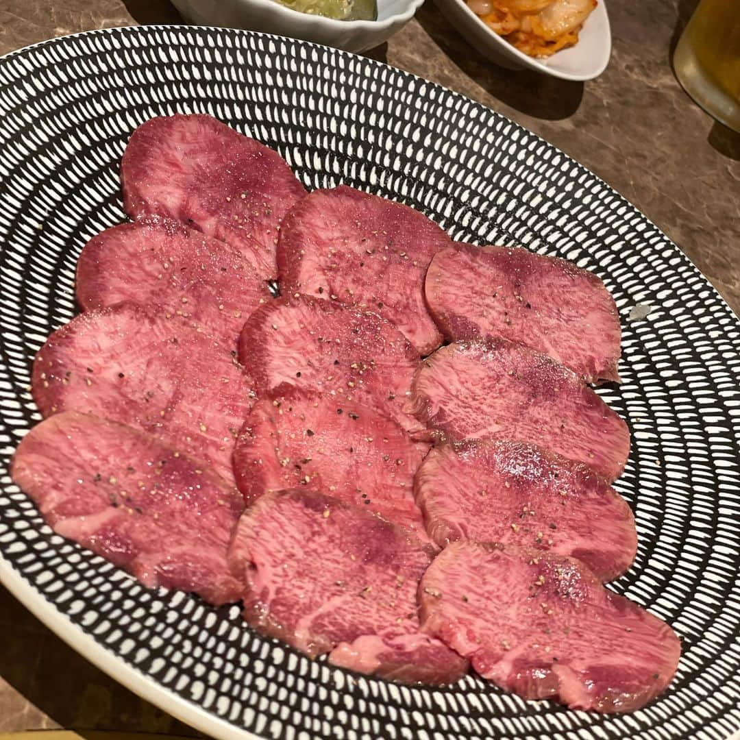 市原彩花さんのインスタグラム写真 - (市原彩花Instagram)「焼肉みつくに @yakiniku_mitsukuni さんで焼肉女子会❣️ 映えるお店でお肉いっぱい食べた🤤 チーズ乗せるお肉(5枚目)やトマト冷麺(4枚目)もあって乙女心が震えたよ😍  ヘソ出しで行ったら凍えたから、もう東京ではヘソ出し辞めます🤣  #焼肉#焼肉みつくに#女子会#ヘソ出し納め」9月3日 17時56分 - ayaka_ichihara