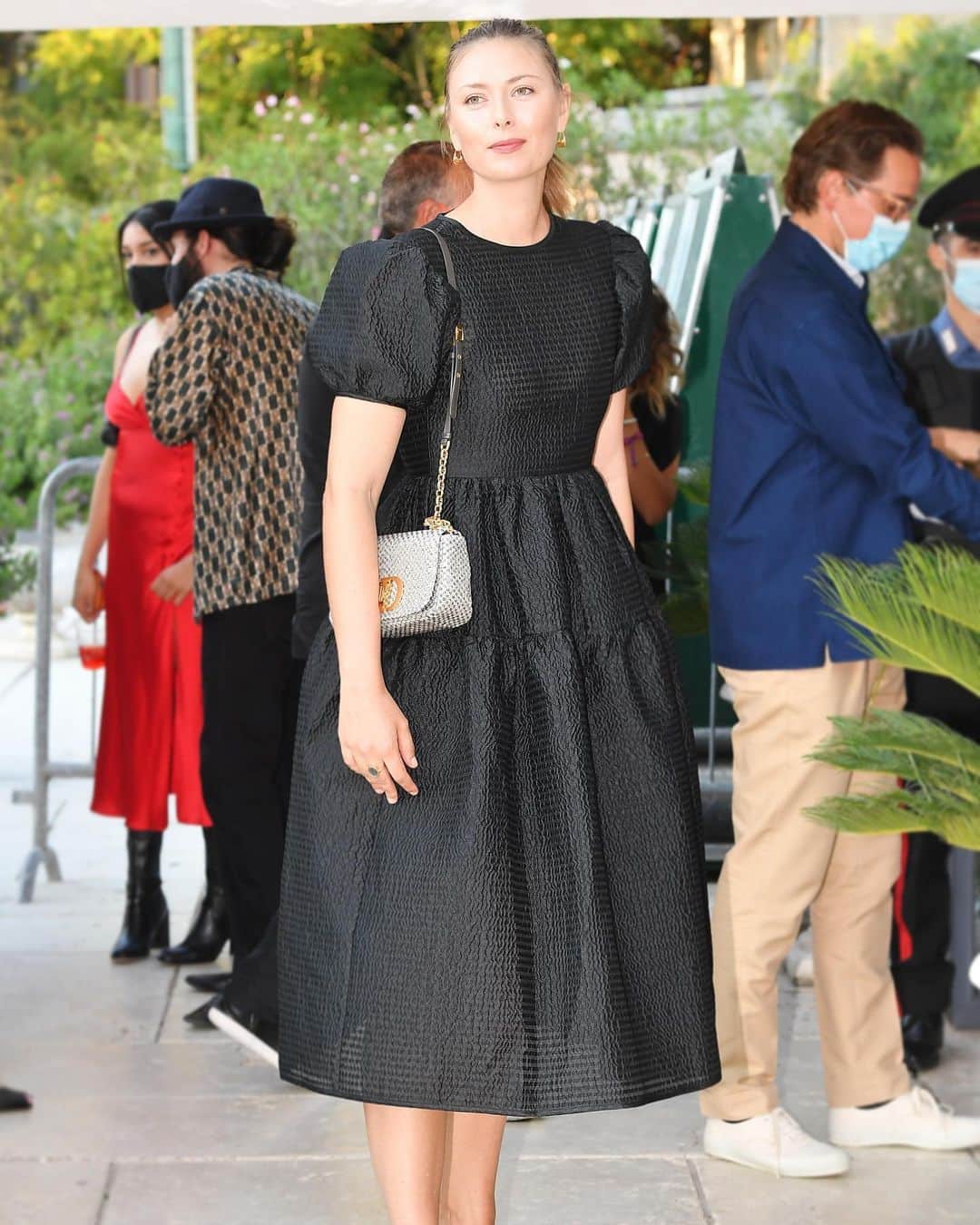 マリア・シャラポワのインスタグラム：「📍Venice Film Festival at Paulo Sorrentino’s The Hand of God. Sorry, couldn’t fit the shoes in 😬🤷‍♀️」