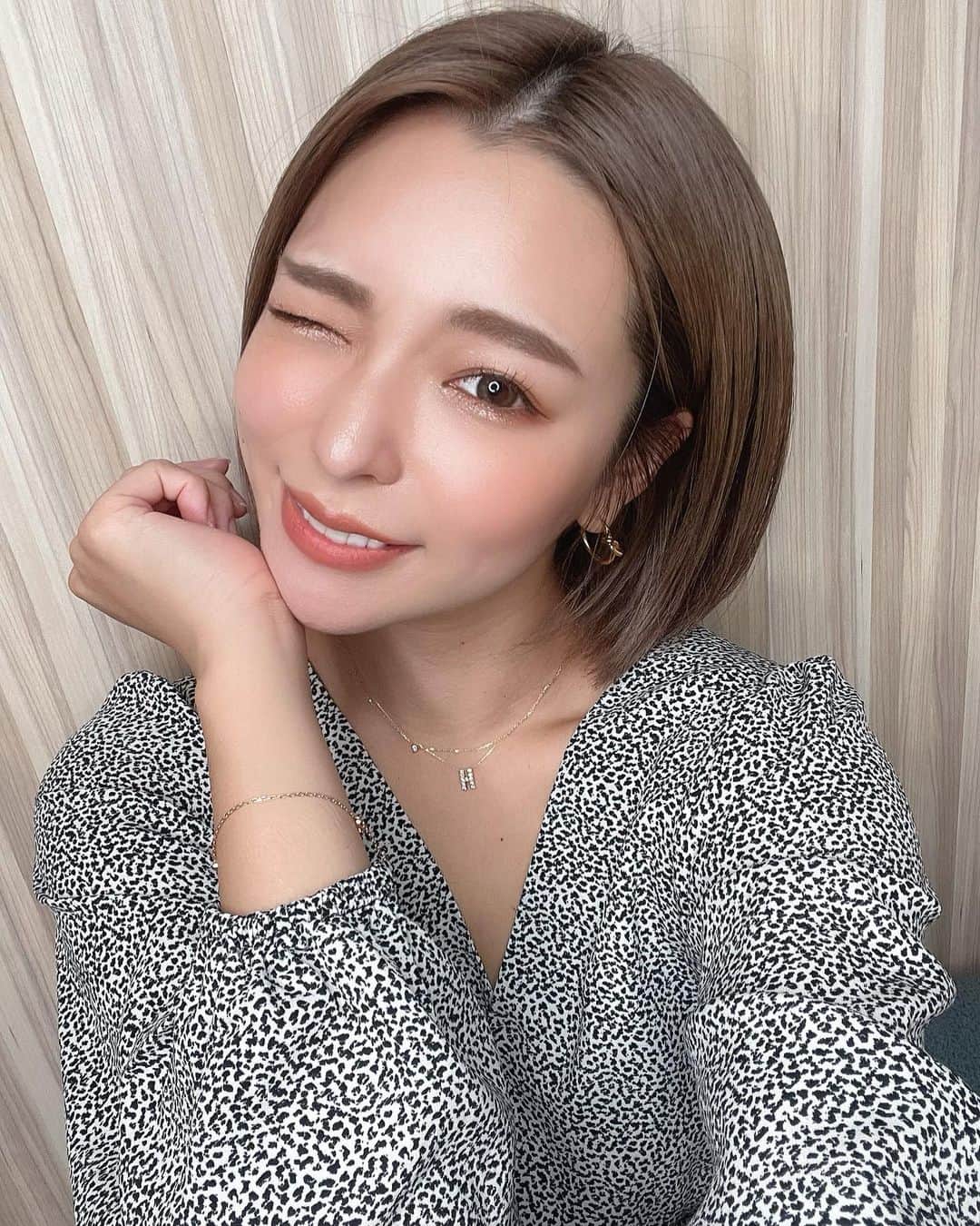 Hitomiのインスタグラム：「❤︎  まもなく今夜19時頃17LIVEするよ❤️ お話たくさんしましょう〜🌻 コメントたくさん待ってますね☺️  #17live #イチナナ　#17ライバー　#live #ライブ配信 #live配信#model #モデル」