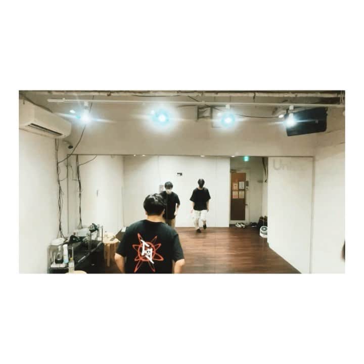 木下流声のインスタグラム：「. この前、小学生から一緒にダンスしてた友達と久々に踊った🕺 . . 短い時間だったけど 何より楽しめたなぁ〜 . . 🎧Down Town / Gen Hoshino . . #dance #genhoshino #downtown」