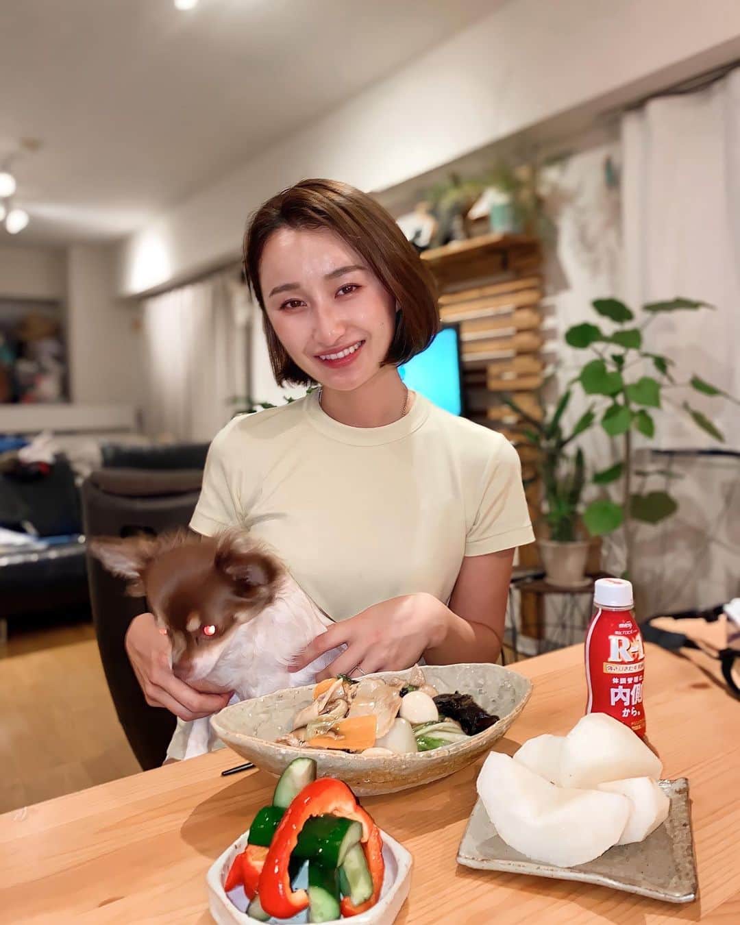 のインスタグラム：「健康に気をつけてるおかげか ここ数年風邪ひいたり熱出たりしてないなぁ☺️🌡  適度な睡眠と運動、バランスの良い食事 よく言われてることだけど 免疫力上げるのに大事だよね🙆‍♀️  これからの時期に特に気をつけたい✊🏻！  #健康 #免疫力アップ #免疫力 #健康オタク」
