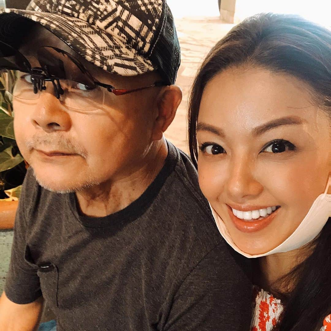 伊藤由奈さんのインスタグラム写真 - (伊藤由奈Instagram)「Back home in Hawai’i!🌴🌺☀️Happy, happy birthday Daddy!!😆💙so good to see Mom & Dad, it’s been a minute!🥰💗Thank you @akira.j.restaurant for the yummy Japanese food and aloha!!😍🤙」9月4日 5時32分 - _yunaito