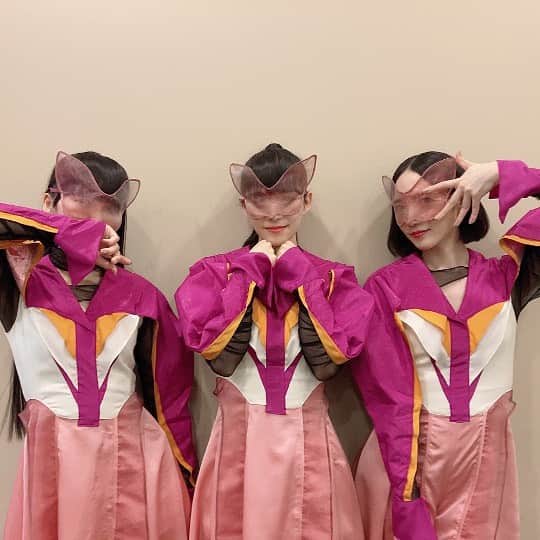 Perfumeさんのインスタグラム写真 - (PerfumeInstagram)「配信中の「ザ・マスクド・シンガー」お楽しみいただいてますか？？👀 Episode 1のオープニングでPerfumeはマスクをつけて「TOKYO GIRL」をパフォーマンス♪ 引き続きお楽しみに！ Performed “TOKYO GIRL” at the 1st episode of “The Masked Singer”!  #prfm #歌っているのは誰だ #マスクドシンガー」9月3日 21時38分 - prfm_official