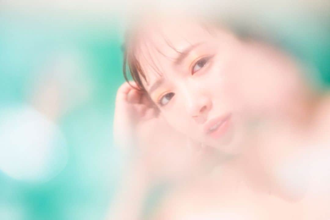 中山莉子さんのインスタグラム写真 - (中山莉子Instagram)「→ お風呂浸かってますか？🛀 温泉行きたいけど難しいから お家のお風呂浸かってとっとと寝ます♨️ ⁡ hair&make  横山藍(KIND) @hair_makeup_ai ⁡ ⁡ photgrapher  平松真帆(博報堂) @ponicomaho ⁡ ⁡ ⁡ stylist  稲葉ゆりな(KIND) @yurina_inaba_stylist ⁡ ⁡ #作品撮り」9月3日 21時48分 - nakayama_riko_official