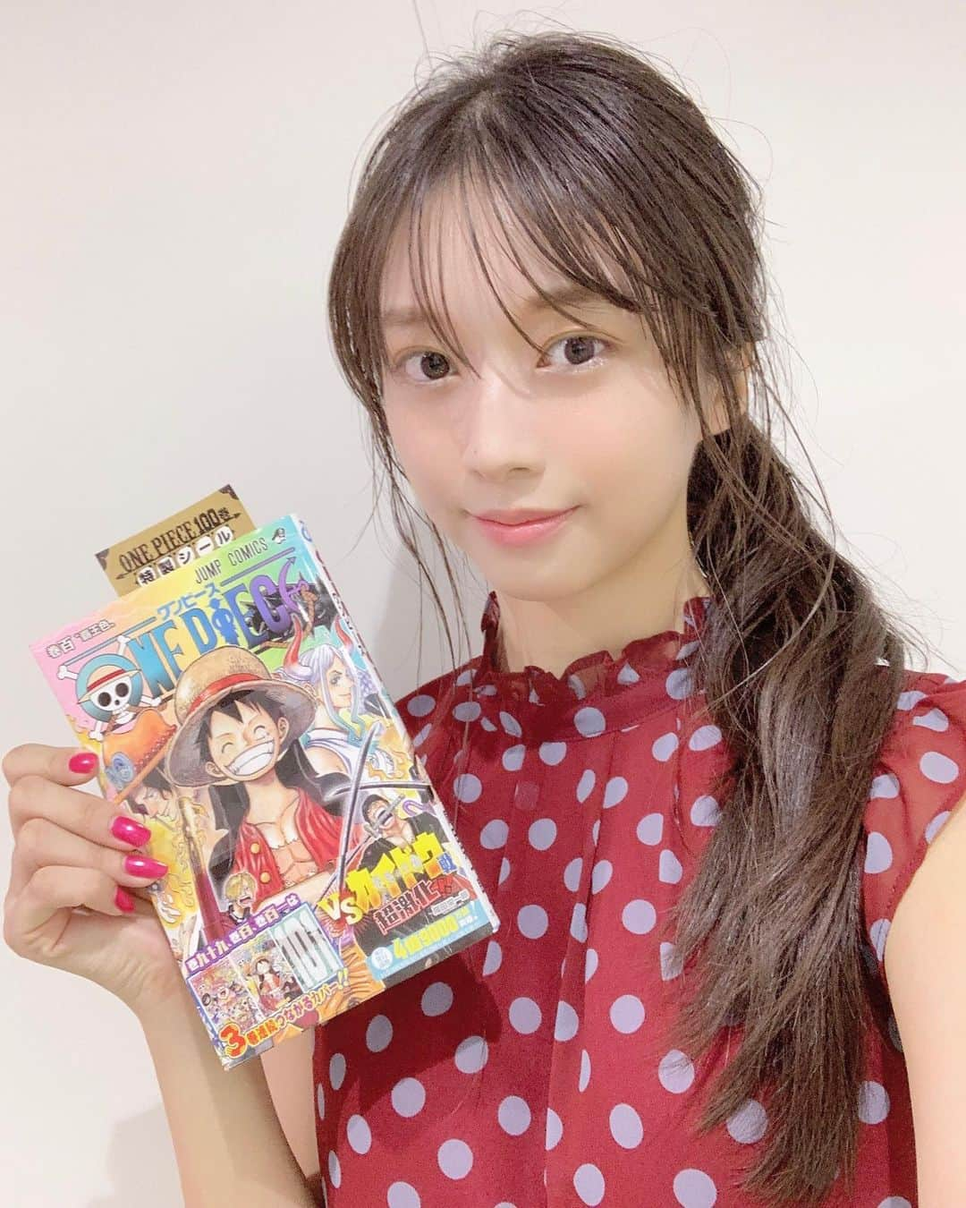 牧野真莉愛さんのインスタグラム写真 - (牧野真莉愛Instagram)「♡ ♡ ✨👑『ONE PIECE』💎100巻👑✨ ＆ ✨🍖100巻突破記念SP ワンピースバラエティ『海賊王におれはなるTV』🍖✨ フジテレビさん🎀9月4日(土)13:30～ 放送 ♡ ♡  #onepiece 🍖 #ワンピース #尾田栄一郎 先生 💎 #モーニング娘21 #morningmusume21 #牧野真莉愛」9月3日 22時37分 - maria_makino.official