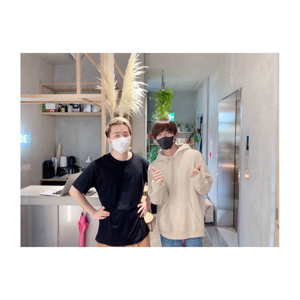 のインスタグラム：「カットカラー 秋仕様🍁 いい感じにしていただきました😇😇 ・ いつもお世話になってます 恵比寿awakeさん🤙 僕の幼馴染もいております笑  #awake #ebisu #hairstyle  #haircolor  #haircut  #autumn」