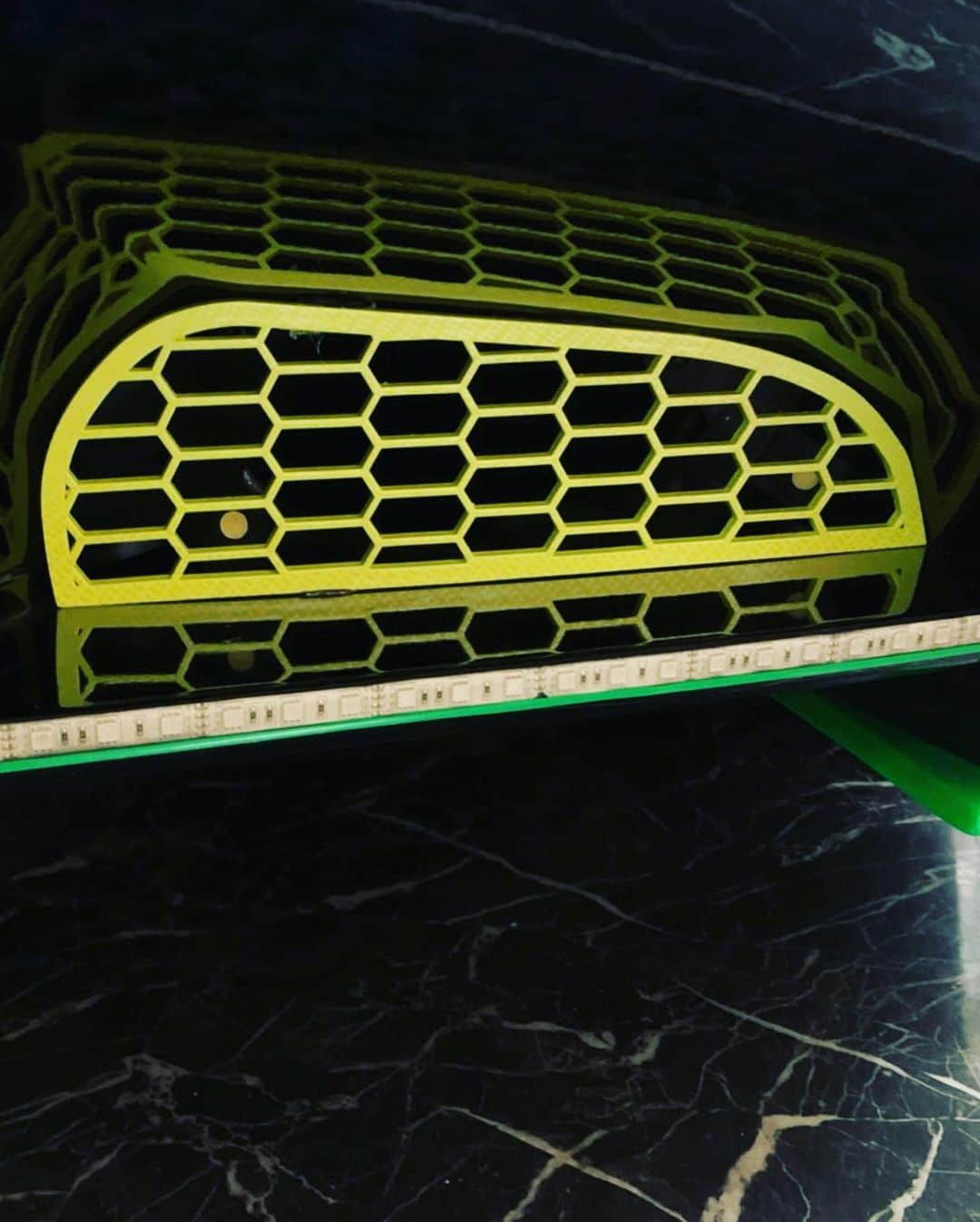 諸星伸一さんのインスタグラム写真 - (諸星伸一Instagram)「⭐️There's no end to Lamborghini customization.⭐️  We customized the mesh part of the anniversario from gold plating to fluorescent yellow and carbon pattern transfer.  The two mesh panels under the rear are not original, so I made them.  #lamborghini#aniversario#50th#世界限定100台#日本上陸一号車#アニヴェルサリオ#一番星号#aniversário#morohoshi#shinichi#shinichimorohoshi#powerclaft#lexani#procomposite#shanshan#rockford#gangman#swarovski#awacchi#wrapping#fightingstar#ランボルギーニ#車高短#ファイティングスター#カスタム#design#デザイン#諸星伸一」9月3日 22時49分 - morohoshi7777
