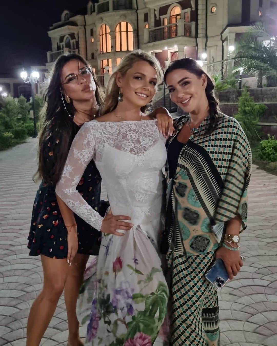 Kristina Kots Gotlibのインスタグラム：「Теперь я буду в платья от @gunelbehbudovaofficial #кристинакоцготлиб #платья #вечерниеплатья #гюнельбейбутова」